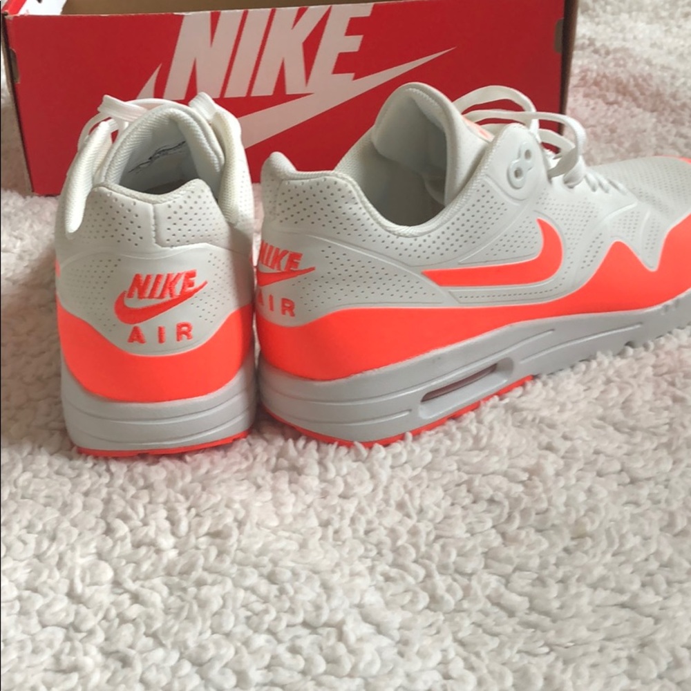Nike AirMax Women’s Sneakers